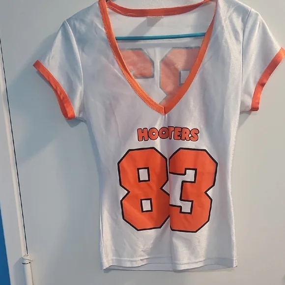 Hooters White and Orange Women's Jersey Top - Picture 4 of 6
